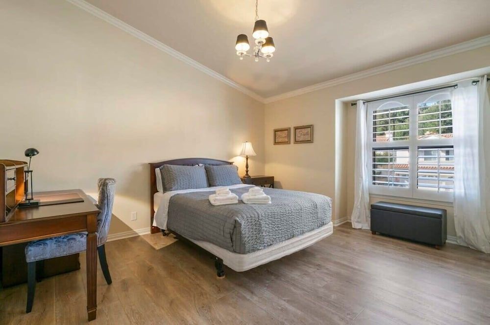 House (4 Bedrooms)
