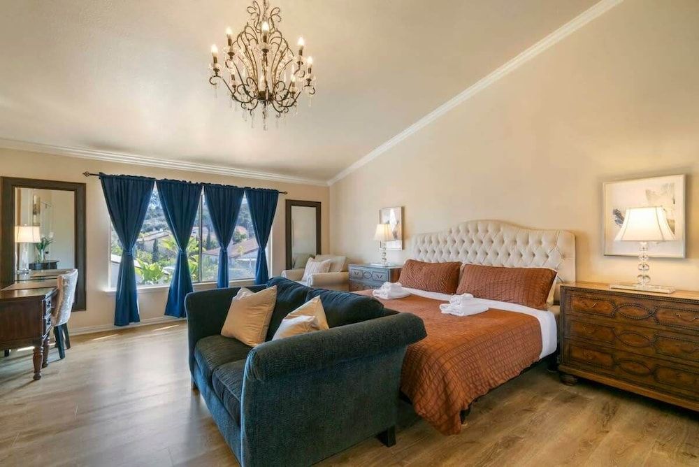 House (4 Bedrooms)