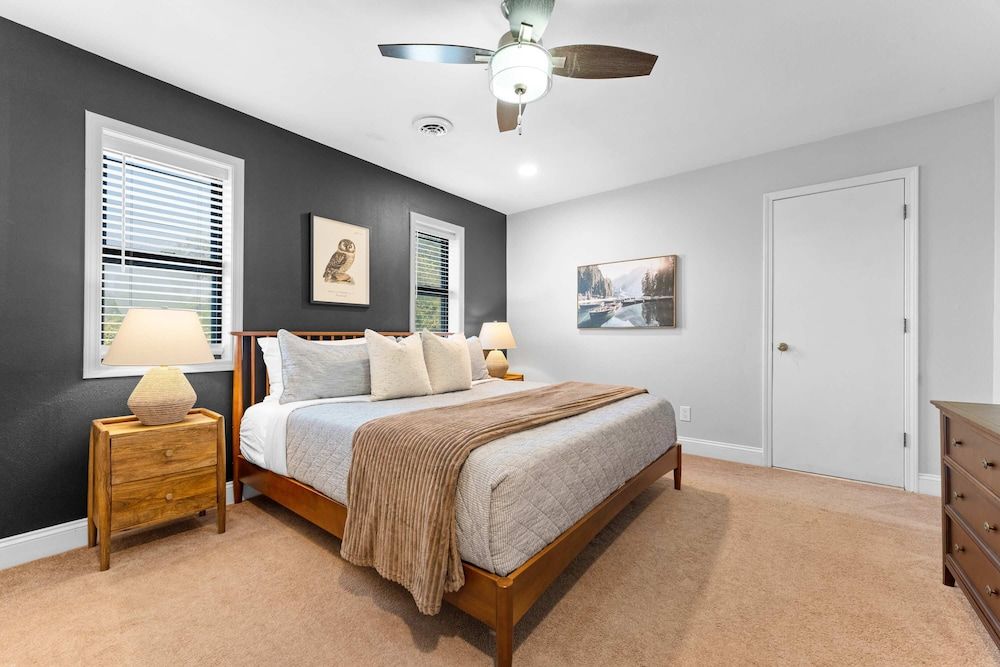 House, Multiple Beds, Pool Access (Lake Shore Landing)