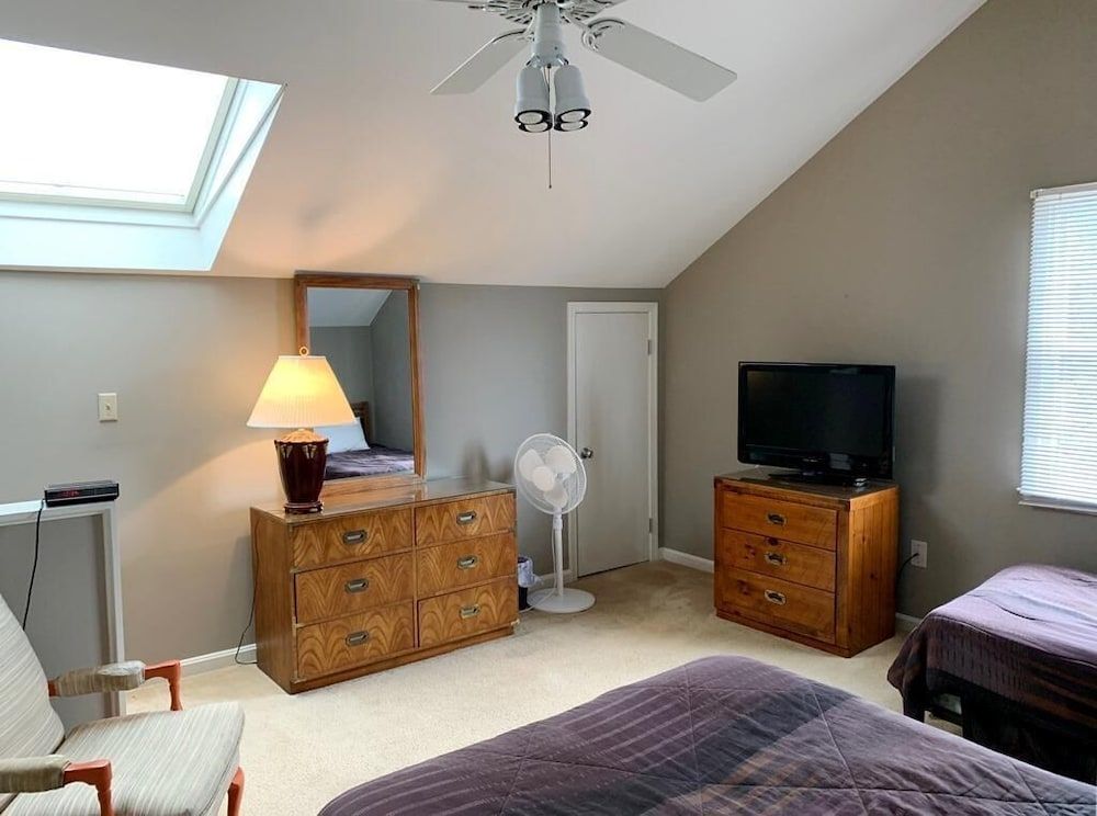 House, Multiple Beds, Kitchen, Ocean View (KING CHARLES AVENUE 404 #6)