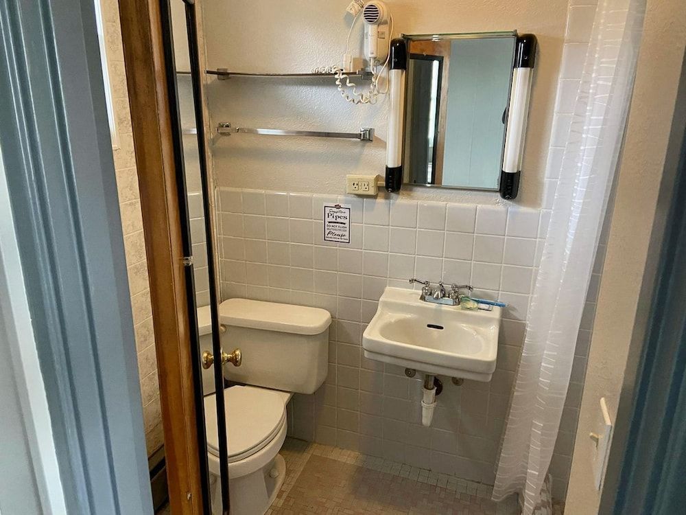 The Springs Motel Classic Room, 1 Double Bed, Non Smoking, Patio 7