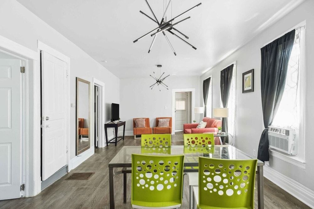 Downtown Detroit Gem 3 Bedrooms & Culture!