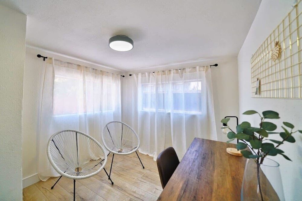 House (4 Bedrooms)