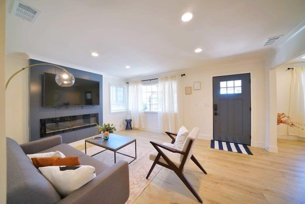 House (4 Bedrooms)