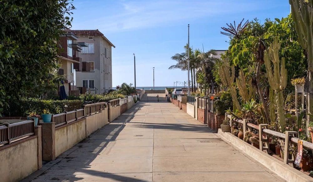 Beachside Apt With Laundry AC Patio