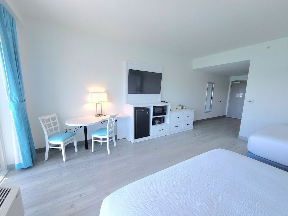 ChartHouse Clearwater Beach Marina Hotel Premium Room, 2 Queen Beds, Balcony, Marina View 2