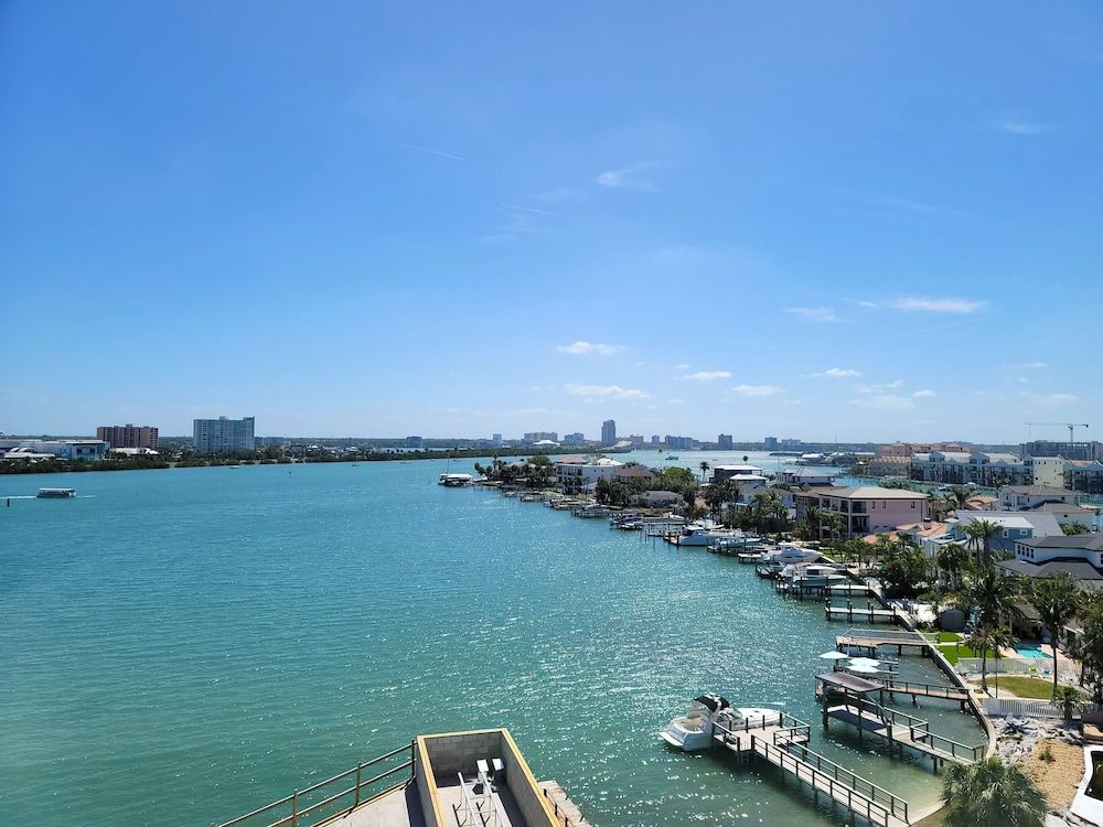 ChartHouse Clearwater Beach Marina Hotel Premium Room, 2 Queen Beds, Balcony, Marina View 3
