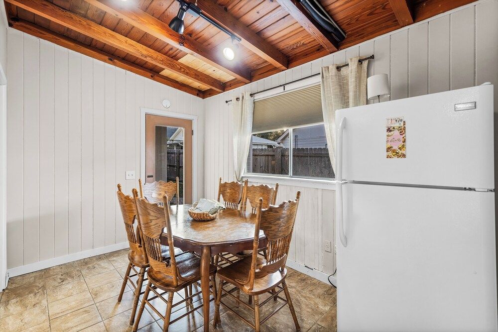 Drackett House by Whiskey Properties Cottage, 2 Bedrooms, Kitchen 9