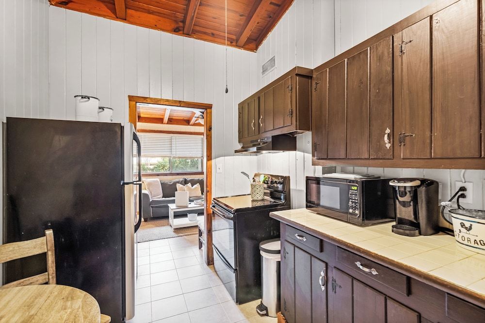 Drackett House by Whiskey Properties Cottage, 2 Bedrooms, Kitchen 7