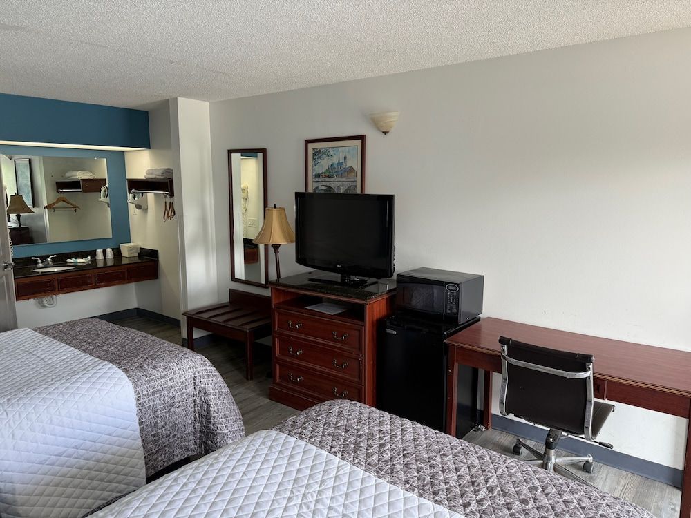 Brentwood Inn & Suites Basic Double Room, Non Smoking 2