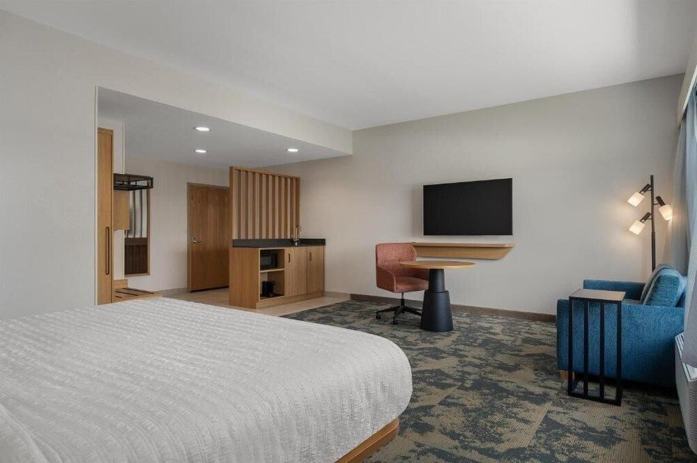 Hampton Inn & Suites by Hilton Port Clinton Catawba Island Studio, 1 King Bed (Water View) 2