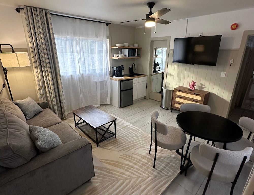 Arvilla Elite Suite, 1 King Bed with Sofa bed, Kitchenette