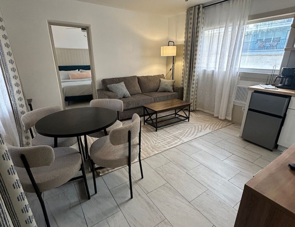 Arvilla Elite Suite, 1 King Bed with Sofa bed, Kitchenette 3