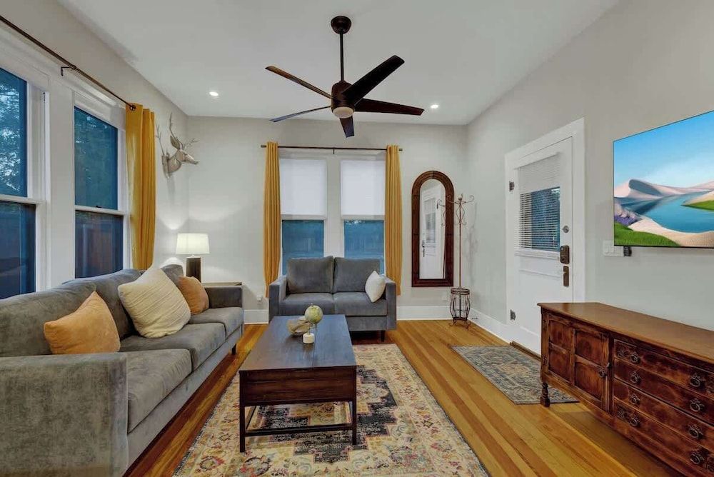 Tolle Haus: W/pool & Firepit-walk to Schlitterbahn, Comal Chutes & Downtown! House, Multiple Beds, Pool Access, Pool View (381 Tolle St) 9