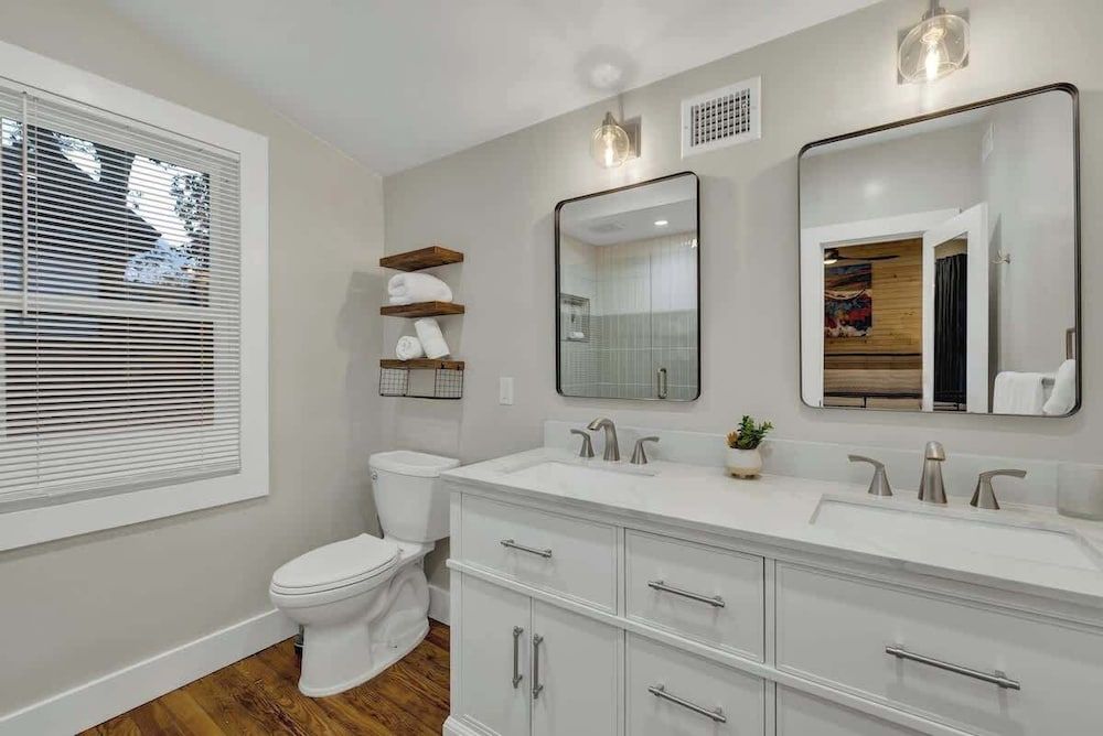 Tolle Haus: W/pool & Firepit-walk to Schlitterbahn, Comal Chutes & Downtown! House, Multiple Beds, Pool Access, Pool View (381 Tolle St) 15