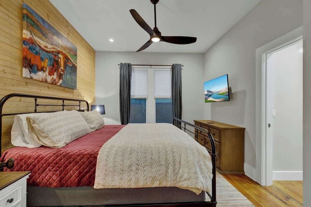 Tolle Haus: W/pool & Firepit-walk to Schlitterbahn, Comal Chutes & Downtown!