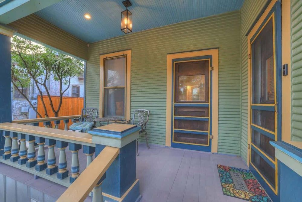 Tolle Haus: W/pool & Firepit-walk to Schlitterbahn, Comal Chutes & Downtown! House, Multiple Beds, Pool Access, Pool View (381 Tolle St) 12