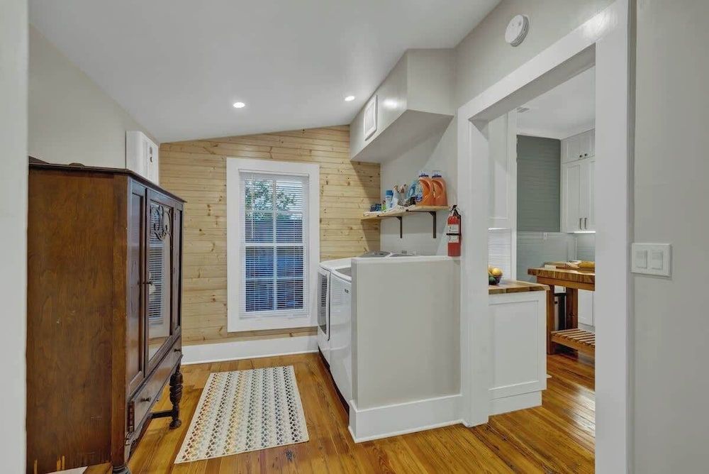 Tolle Haus: W/pool & Firepit-walk to Schlitterbahn, Comal Chutes & Downtown! House, Multiple Beds, Pool Access, Pool View (381 Tolle St) 18