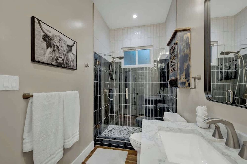 Tolle Haus: W/pool & Firepit-walk to Schlitterbahn, Comal Chutes & Downtown! House, Multiple Beds, Pool Access, Pool View (381 Tolle St) 17