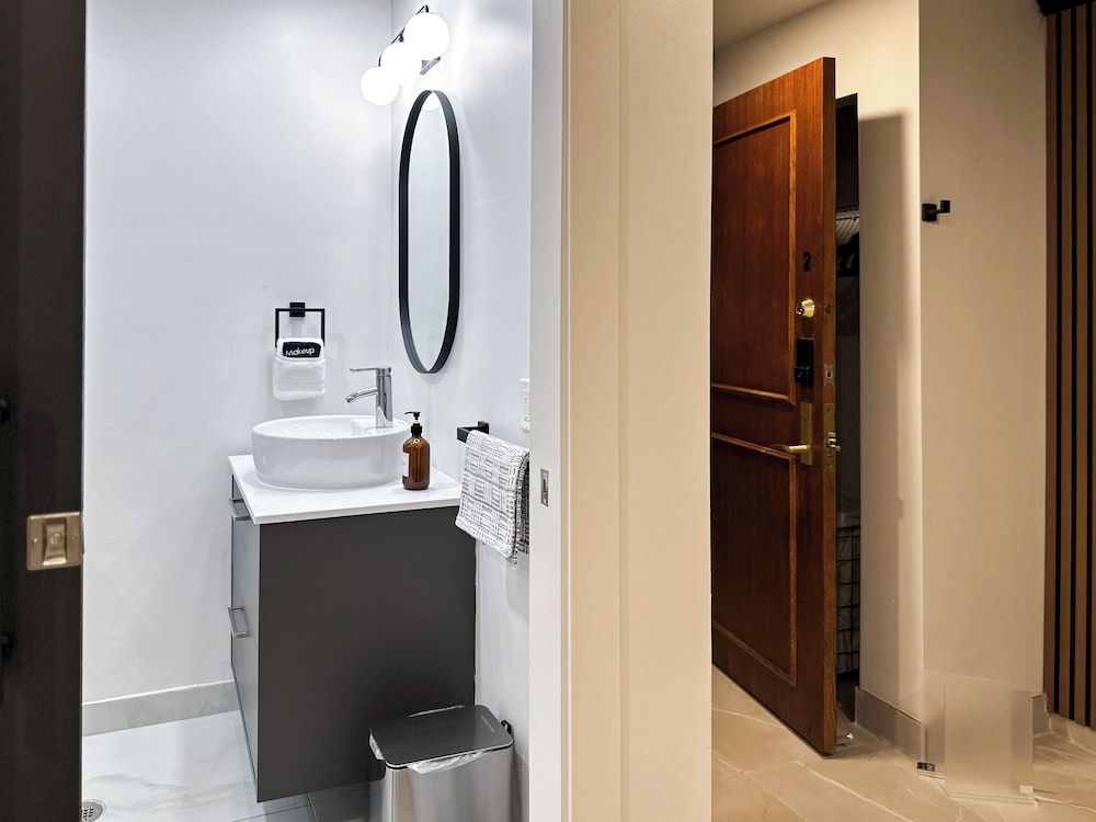 DTW Suites Room, 1 Double Bed 5