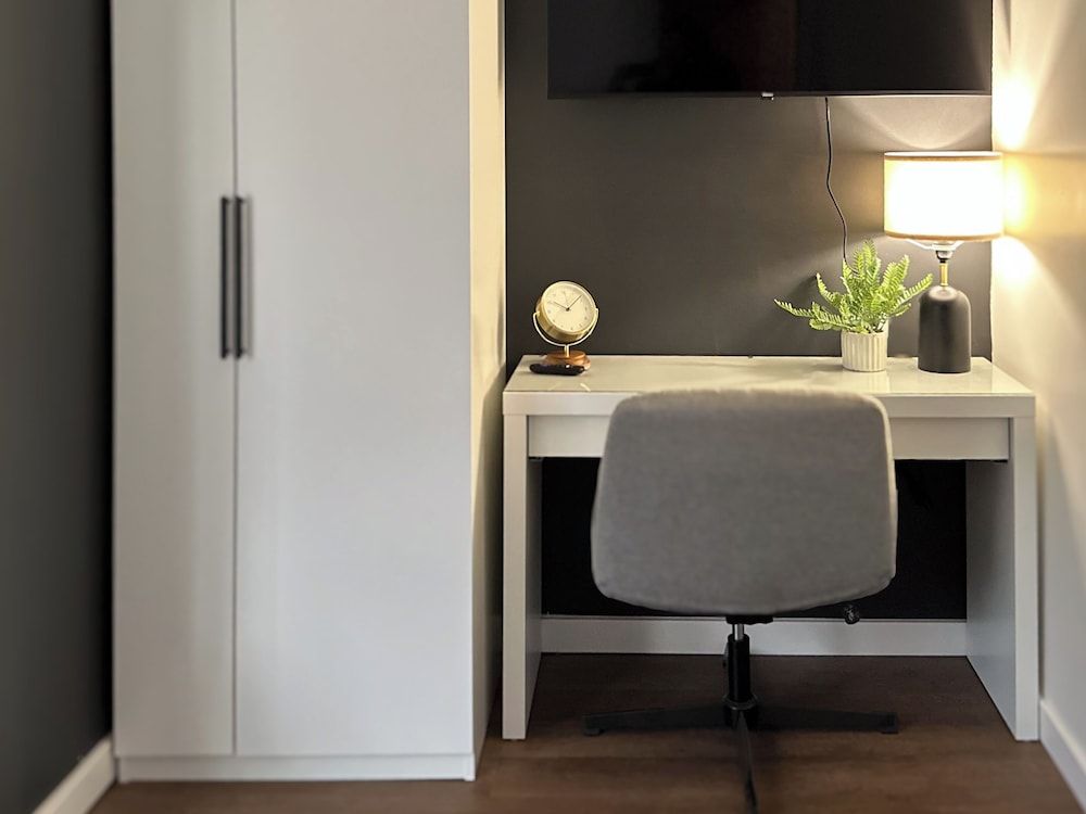 DTW Suites Suite, 2 Bedrooms, Kitchen 9