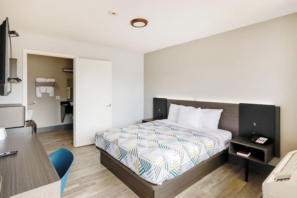 Home 6 by Townhouse Topeka KS I 70