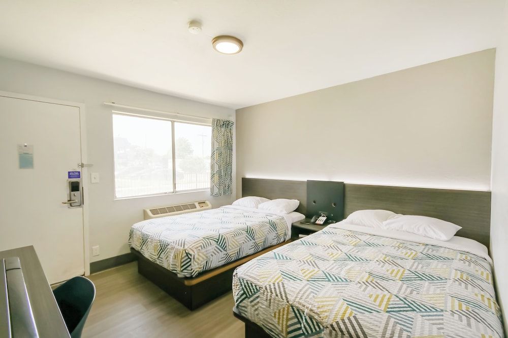 Home 6 by Townhouse Topeka KS I 70 Room, 2 Double Beds, Non Smoking (Accessible) 3