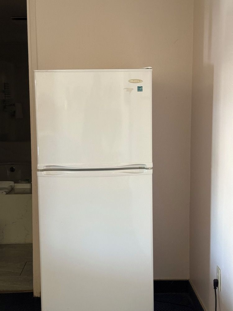 Fiesta Inn- Bell Gardens/ Los Angeles Superior Suite, 1 King Bed, Smoking 5