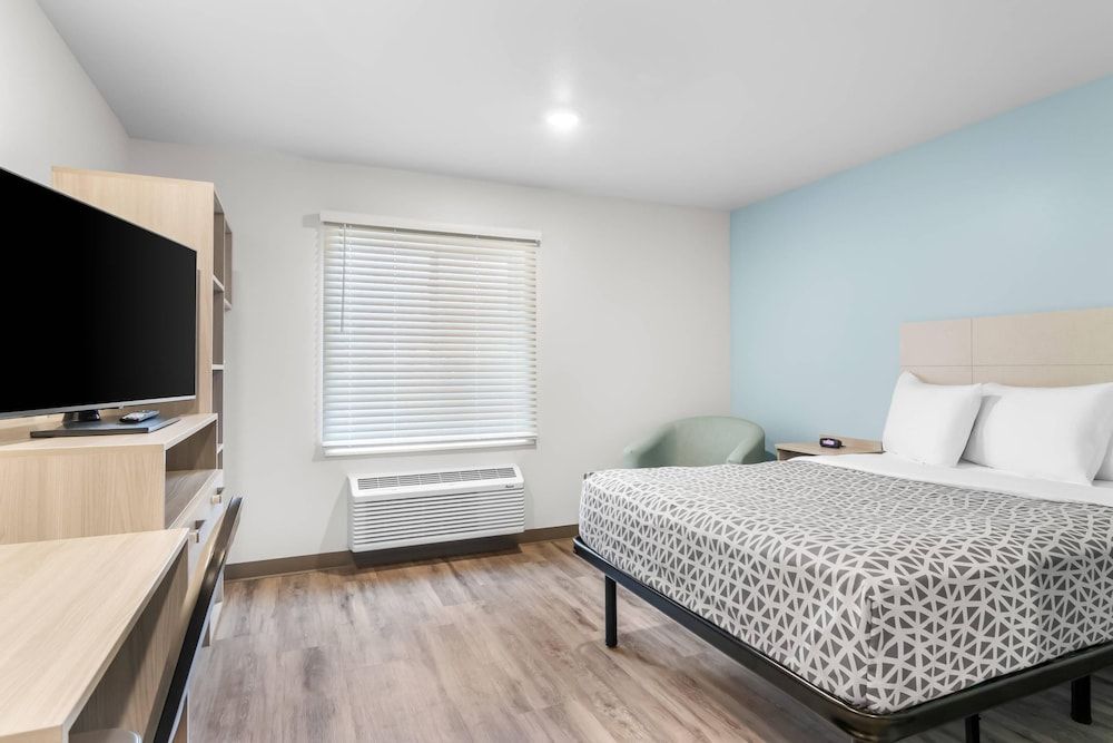 Woodspring Suites Elkhart Suite, 1 Queen Bed, Non Smoking 3