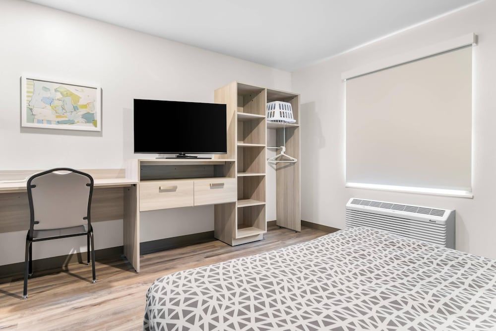 Woodspring Suites Elkhart Suite, 2 Queen Beds, Accessible, Non Smoking 5