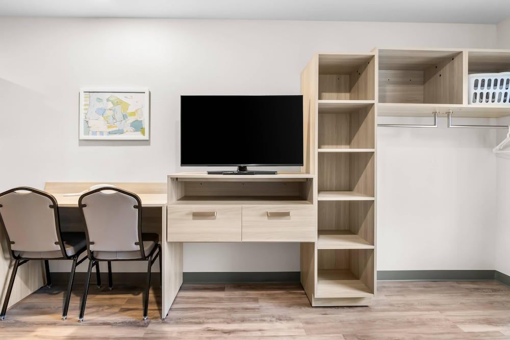 Woodspring Suites Elkhart Suite, 2 Queen Beds, Accessible, Non Smoking 3