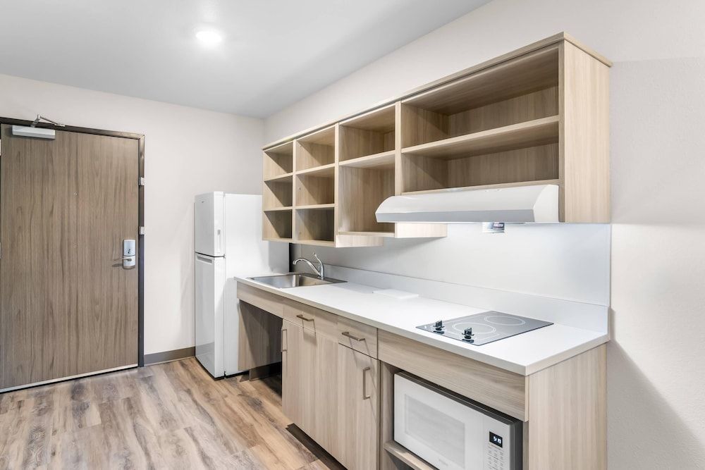 Woodspring Suites Elkhart Suite, 1 Queen Bed, Accessible, Non Smoking (Accessible Tub) 4