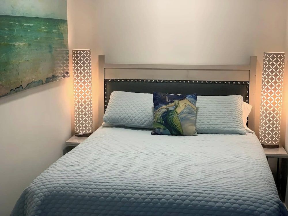 Signature Studio, 1 Queen Bed, Patio, Pool View