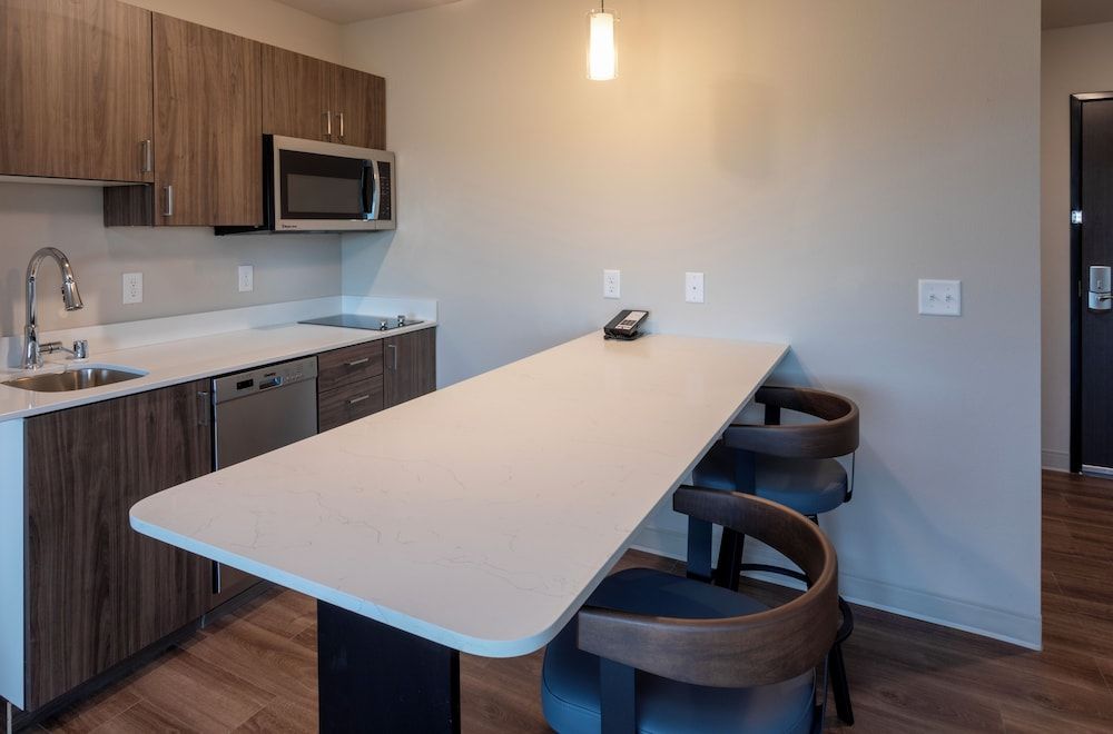 GrandStay Hotel & Suites Kaukauna Studio, 1 King Bed (Extended Stay | Chair)