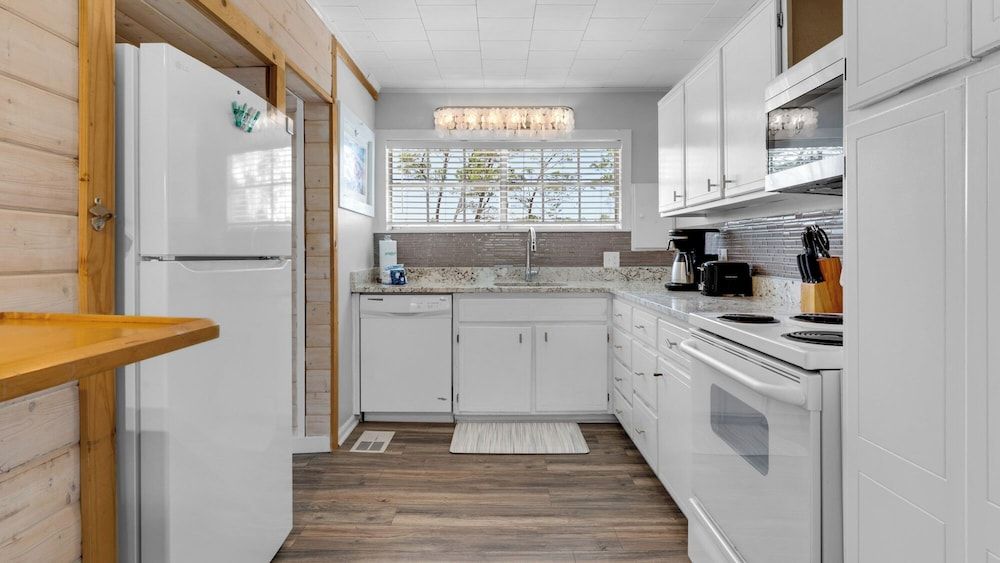 2BR Home, Private Heated Pool, 4 Bikes, Beach Access House, Multiple Beds, Pool Access, Pool View (Coastal Charm) 10