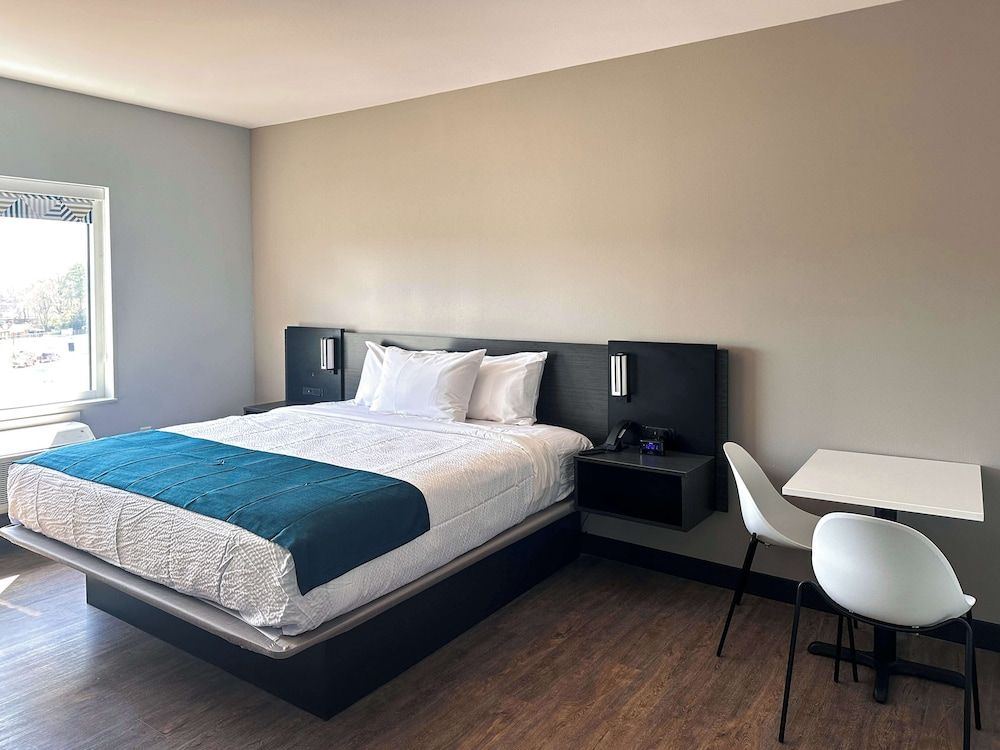 Studio 6 Richmond Airport Standard Room, 1 King Bed, Non Smoking 7