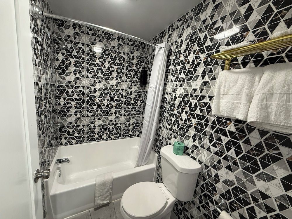 Beauty Rest Hotel Deluxe Room, 1 Queen Bed, Non Smoking 5