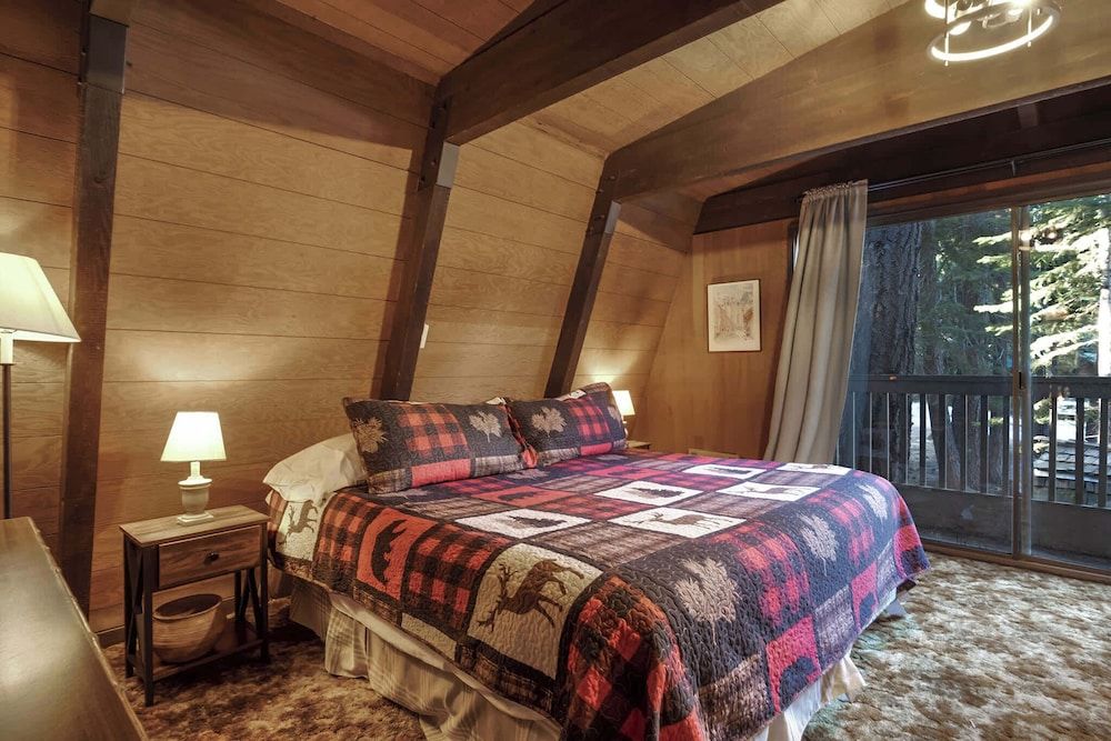Cabin, Multiple Beds, Patio, Mountain View (Truckee Cabin Getaway)