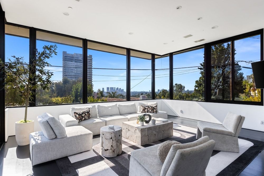 Deluxe House, City View