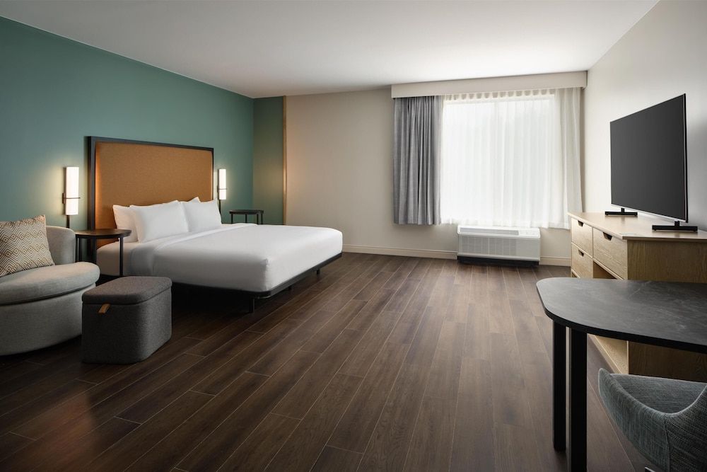 Studio, 1 King Bed, Bathtub (Mobility)