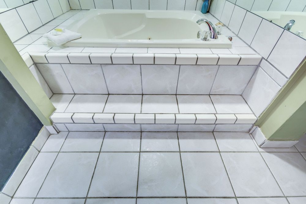 Hometown INN Superior Room, 1 King Bed, Non Smoking 6