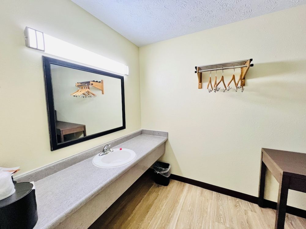 Hometown INN Standard Room, 2 Double Beds, Non Smoking 6