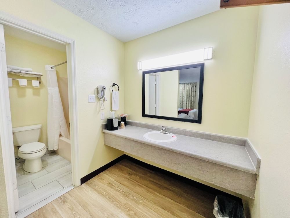 Hometown INN Standard Room, 2 Double Beds, Non Smoking 5