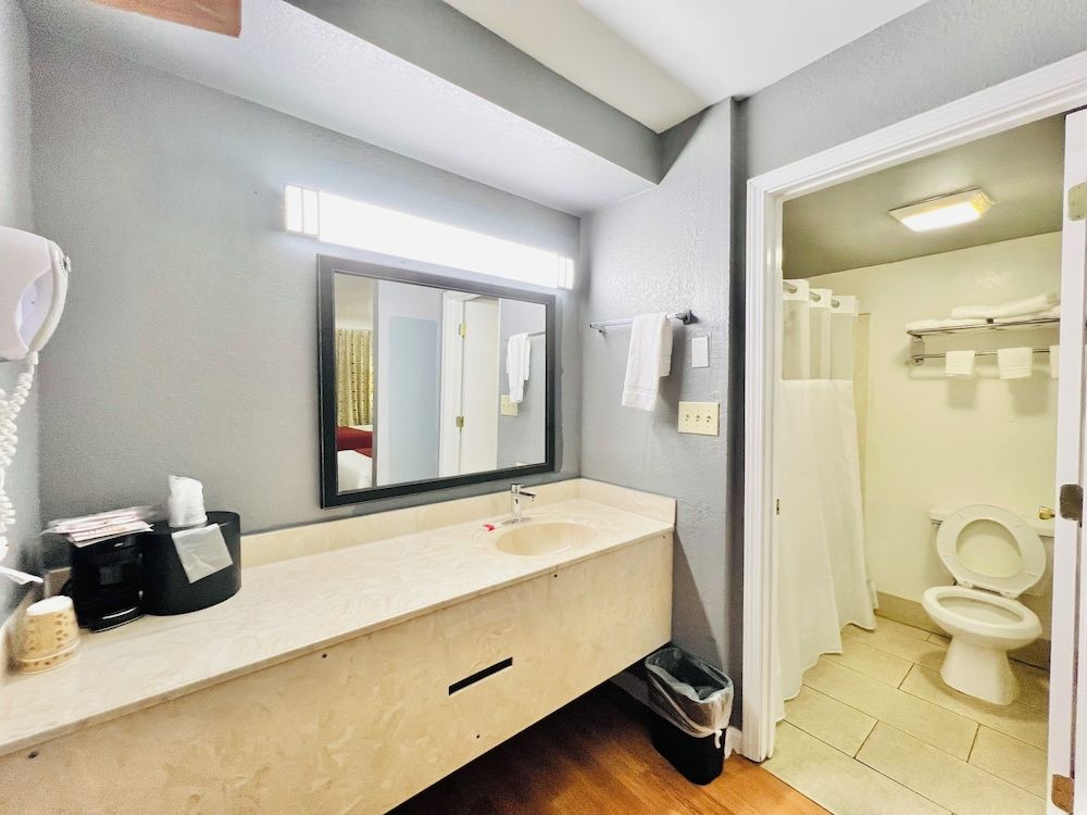 Hometown INN Standard Room, 2 Double Beds, Non Smoking 10