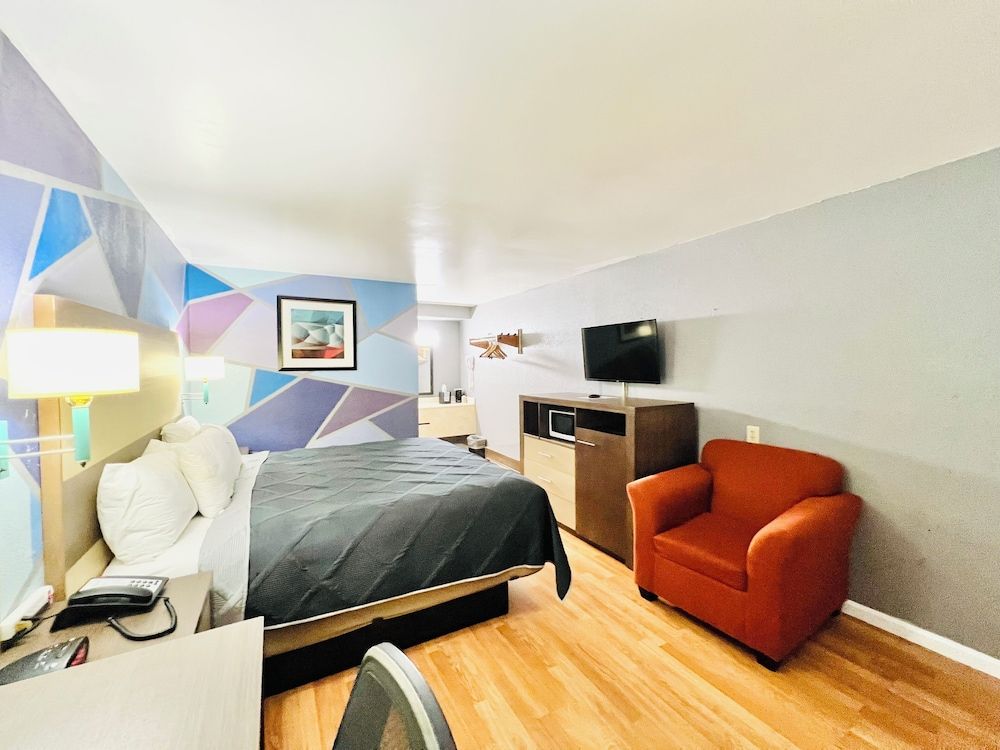 Hometown INN Standard Room, 1 King Bed, Non Smoking 7