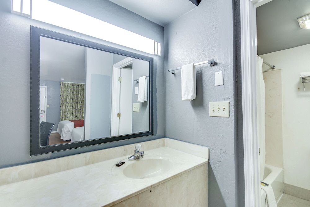 Hometown INN Standard Room, 2 Double Beds, Non Smoking 11