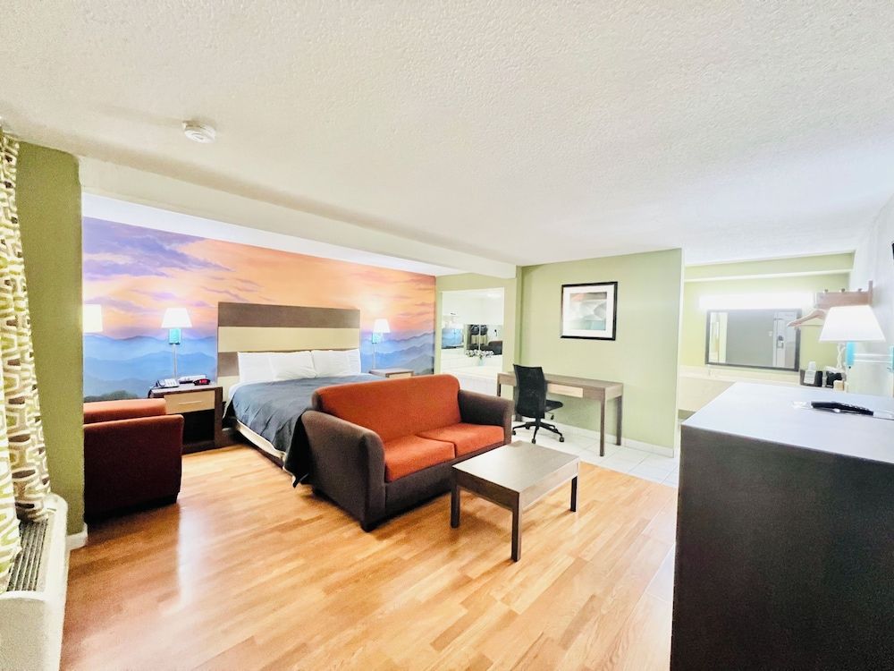 Hometown INN Superior Room, 1 King Bed, Non Smoking 4