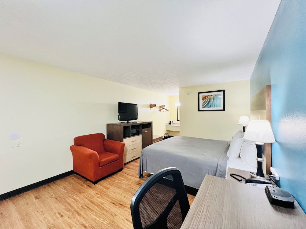 Hometown INN Standard Room, 1 King Bed, Non Smoking 8