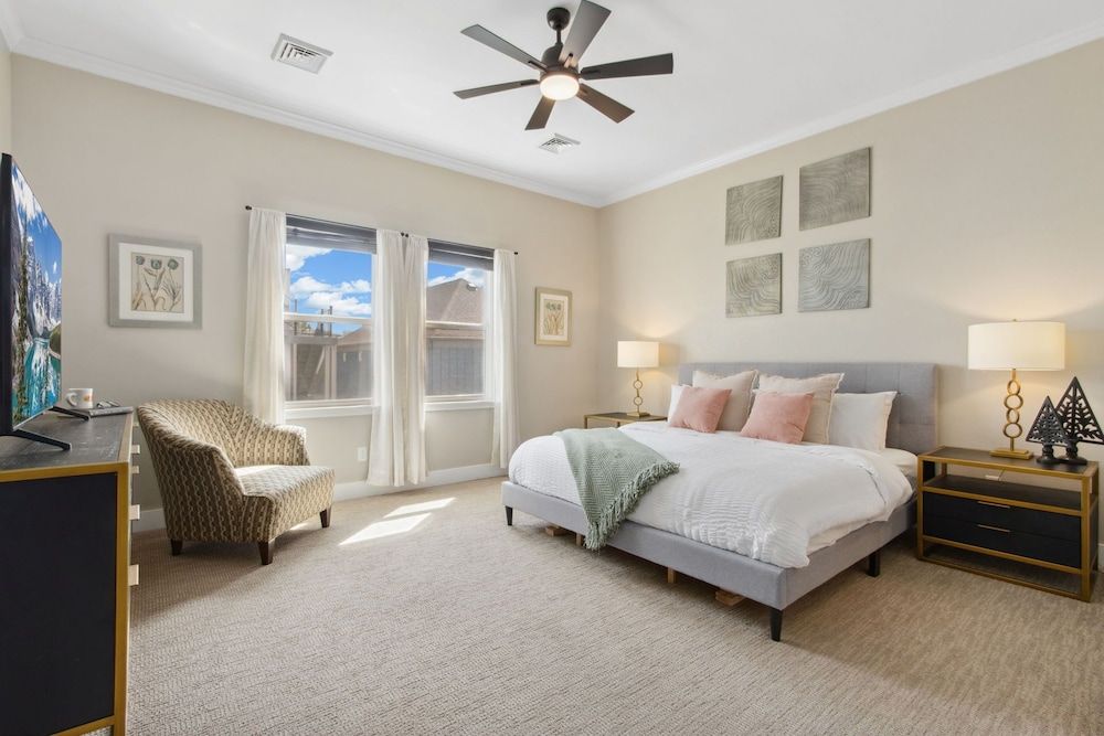 Decked Out Sunset Views, Fire Pit & Fenced Yard House, Multiple Beds, Patio, Mountain View (381 Osiander Street) 2