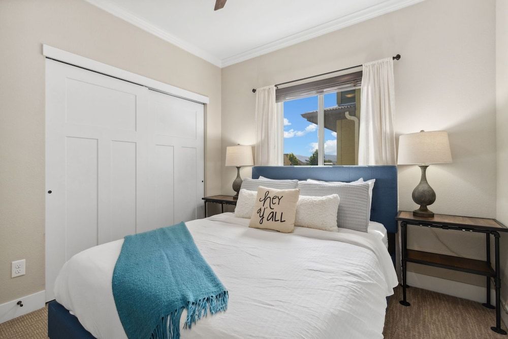 Decked Out Sunset Views, Fire Pit & Fenced Yard House, Multiple Beds, Patio, Mountain View (381 Osiander Street) 6